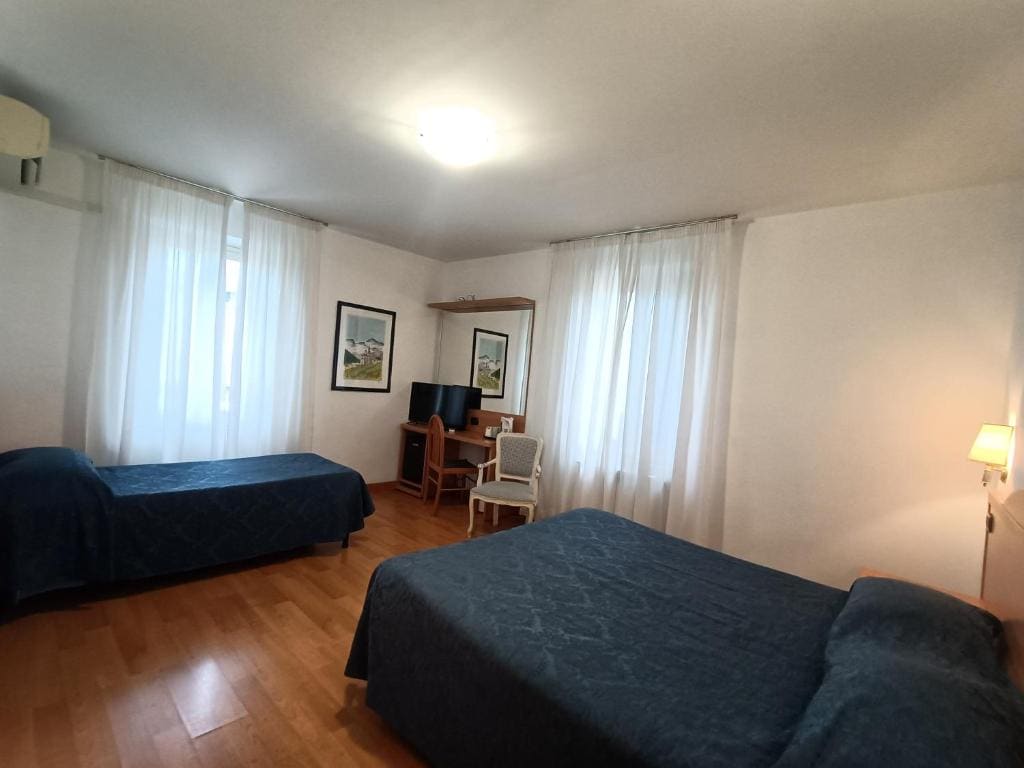 Standard Triple Room room - Image 2