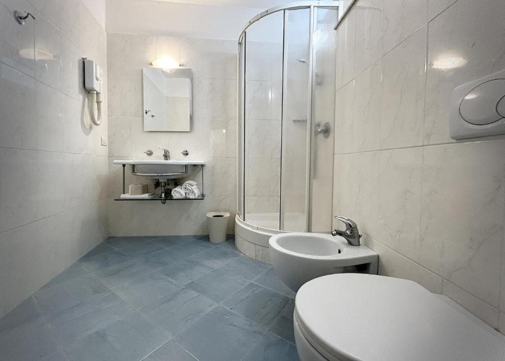 Room room - Image 1