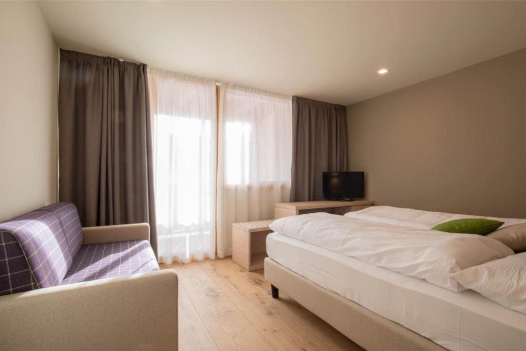 Family Room room - Image 2
