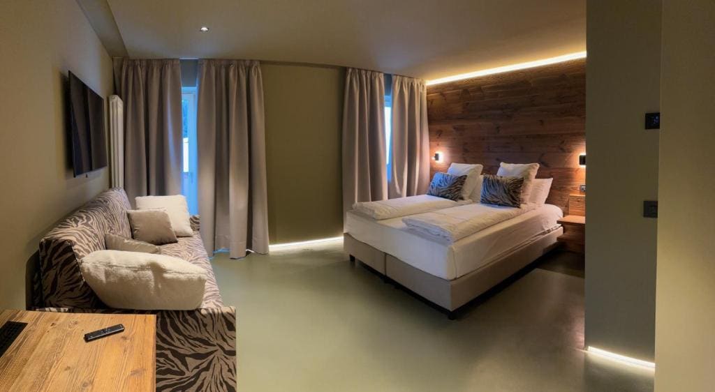 Junior Suite with Balcony room - Image 3