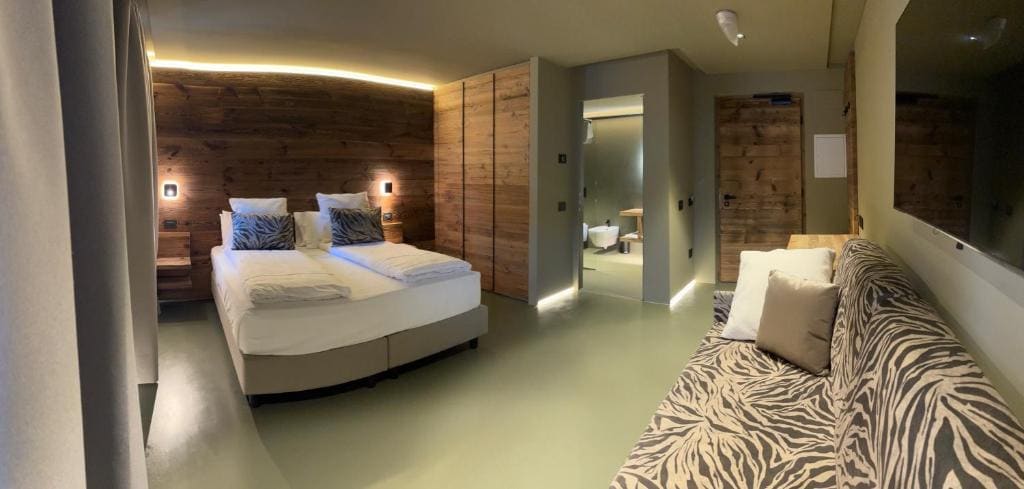 Junior Suite with Balcony room - Image 2