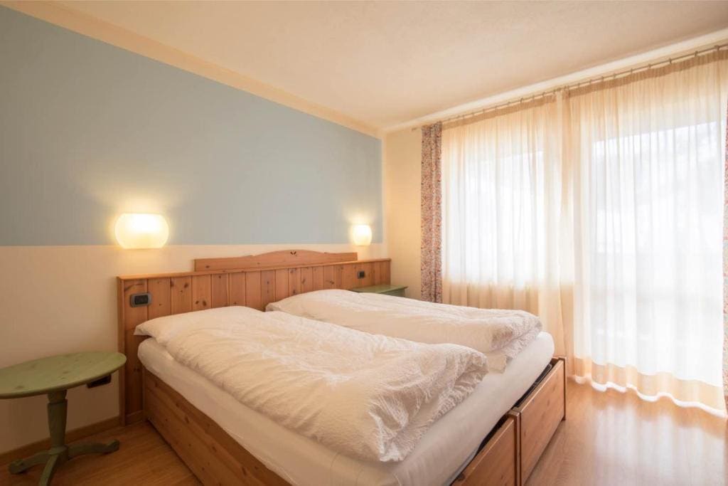 Standard Family Room room - Image 2
