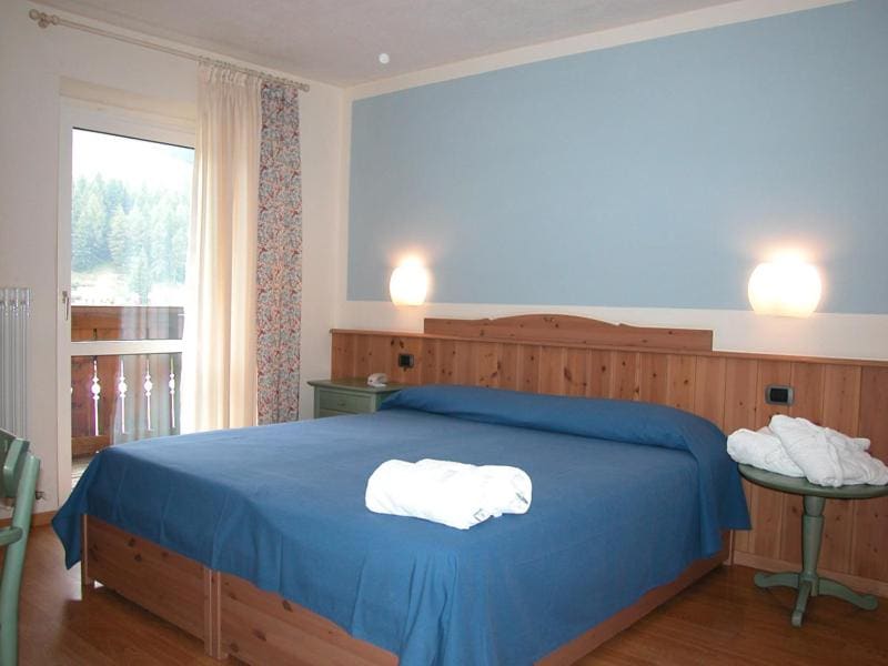 Standard Family Room room - Image 1