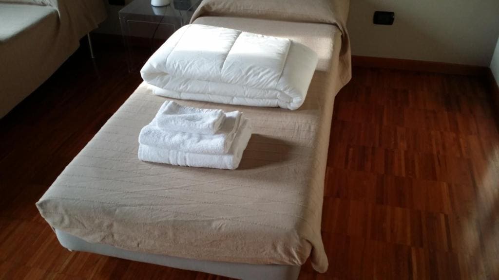 Deluxe Double or Twin Room with Balcony room - Image 2