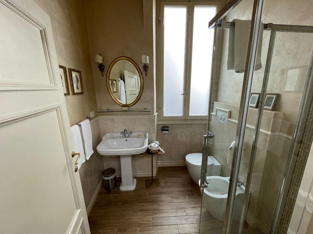 Deluxe Family Suite room - Image 1