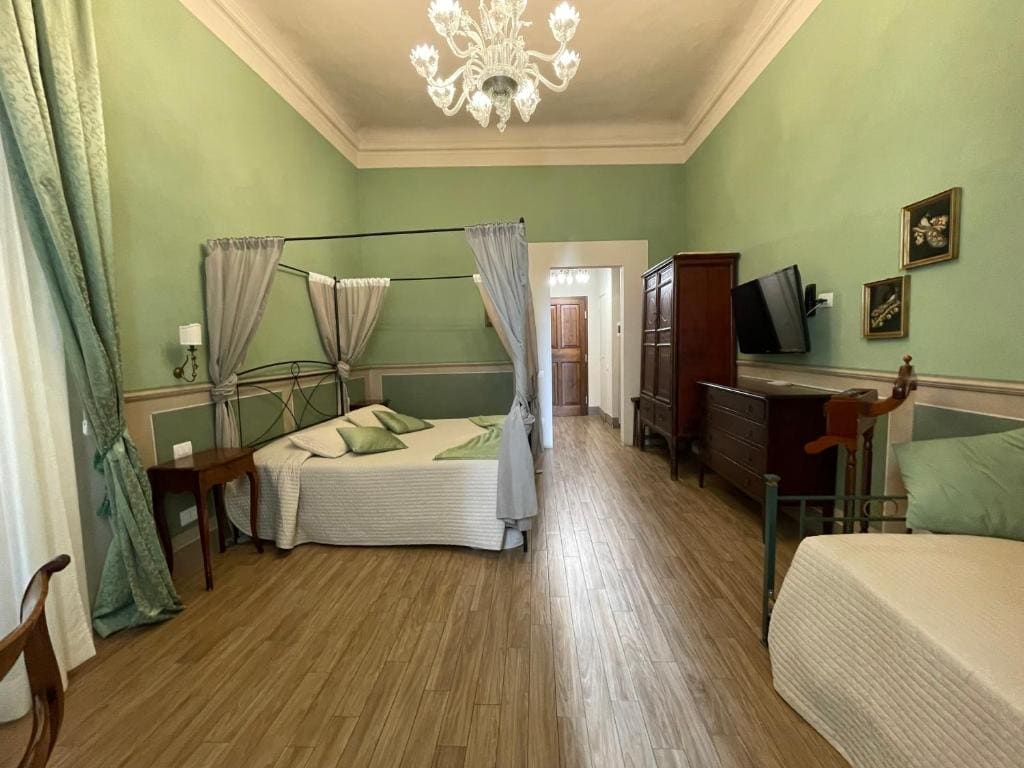 Deluxe Family Suite room - Image 2