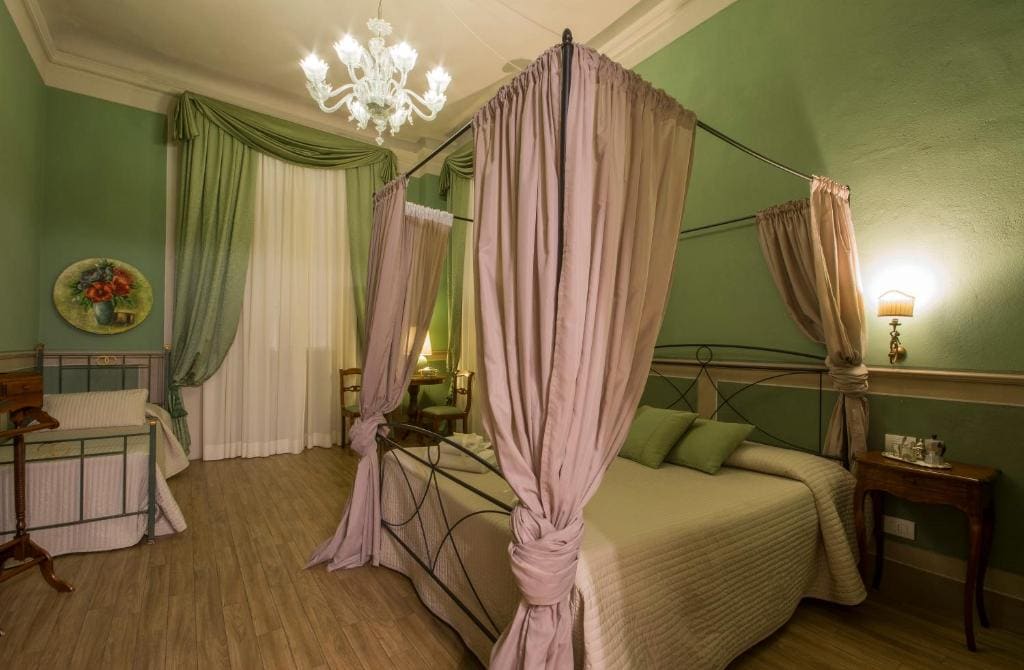 Deluxe Family Suite room - Image 3