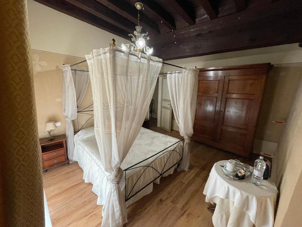 Deluxe Suite room - Image 3