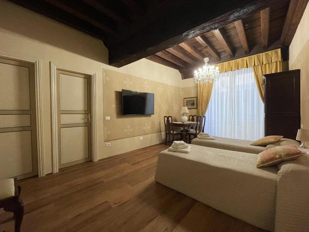 Deluxe Suite room - Image 1