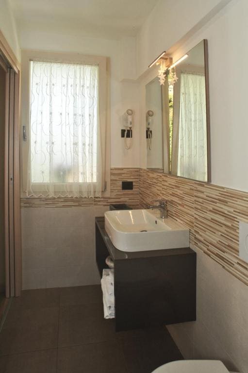 Standard Family Room room - Image 1