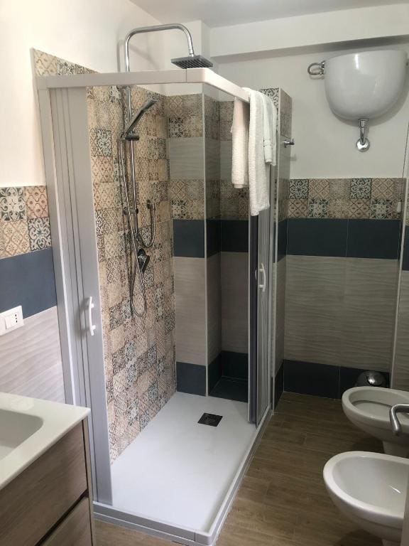 Quadruple Room with Private Bathroom room - Image 3