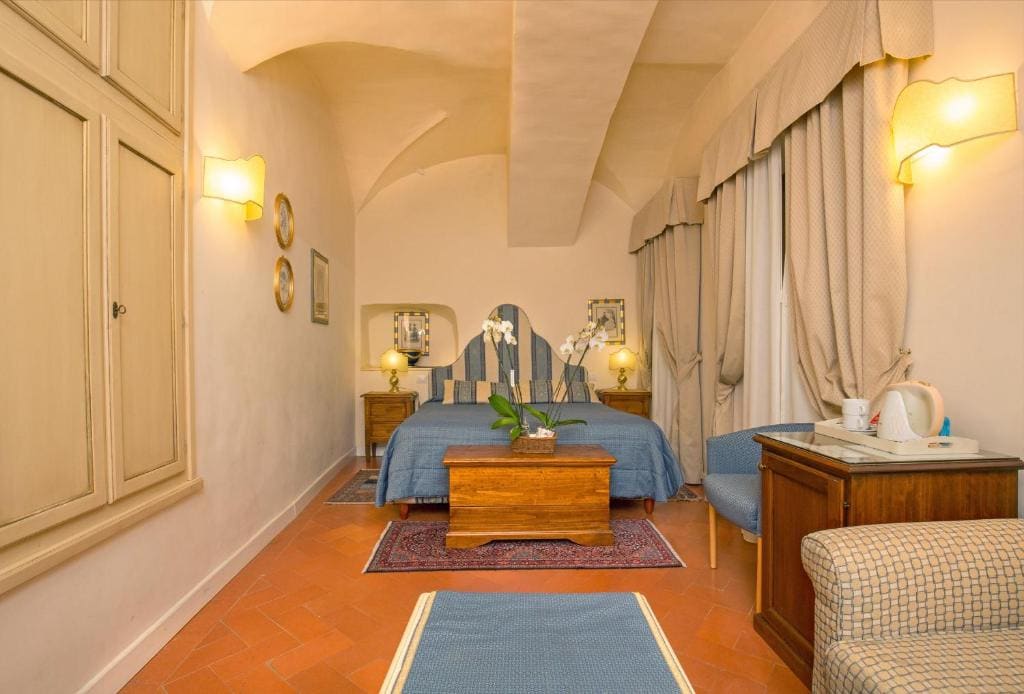 Deluxe Room room - Image 3