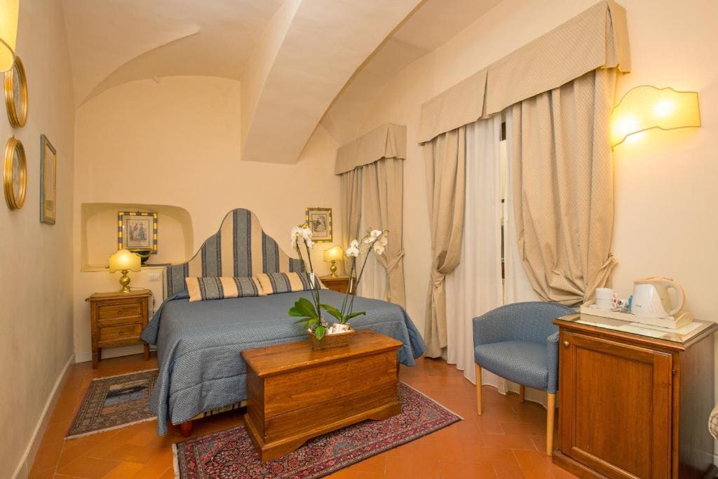 Deluxe Room room - Image 2