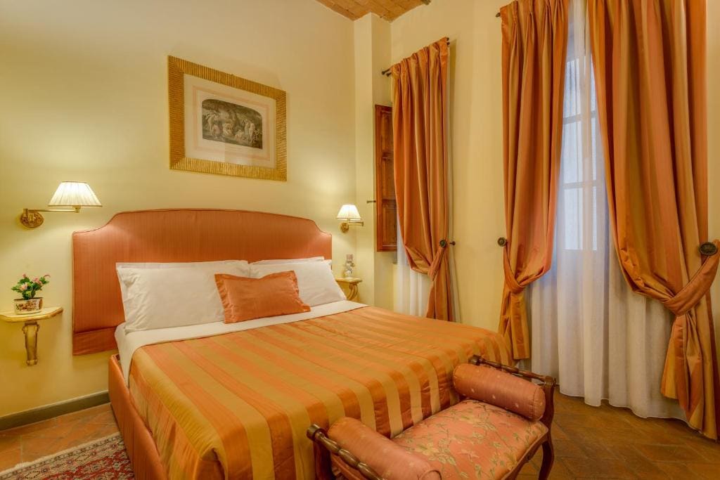Double Room with Courtyard View room - Image 1