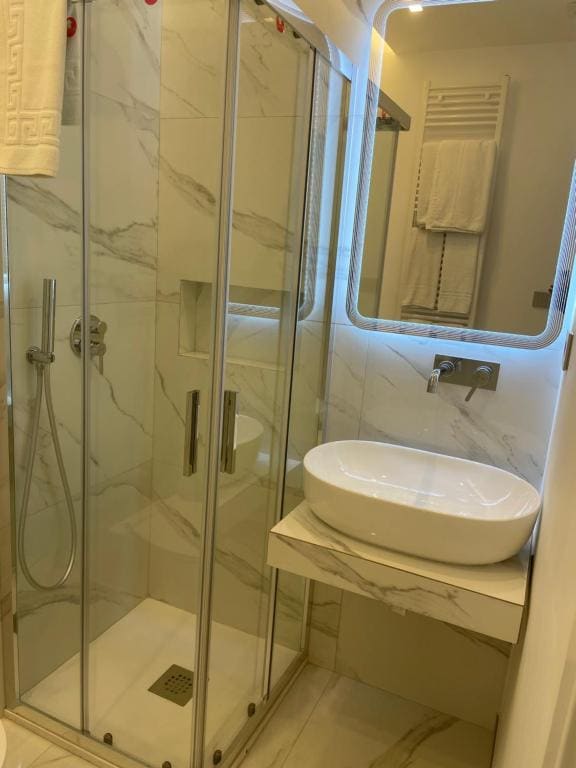 Double Room with Private Bathroom room - Image 1