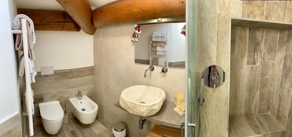 Double Room with Balcony room - Image 1