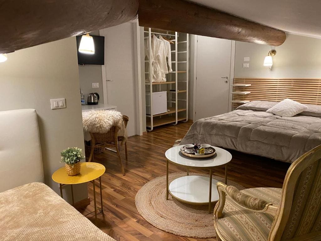 Triple Room with Balcony room - Image 3