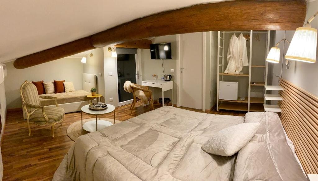 Triple Room with Balcony room - Image 1