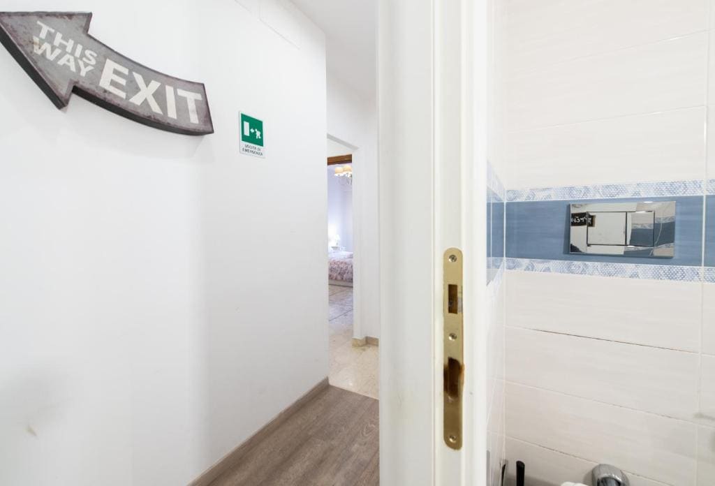 Double Room with Private External Bathroom room - Image 2
