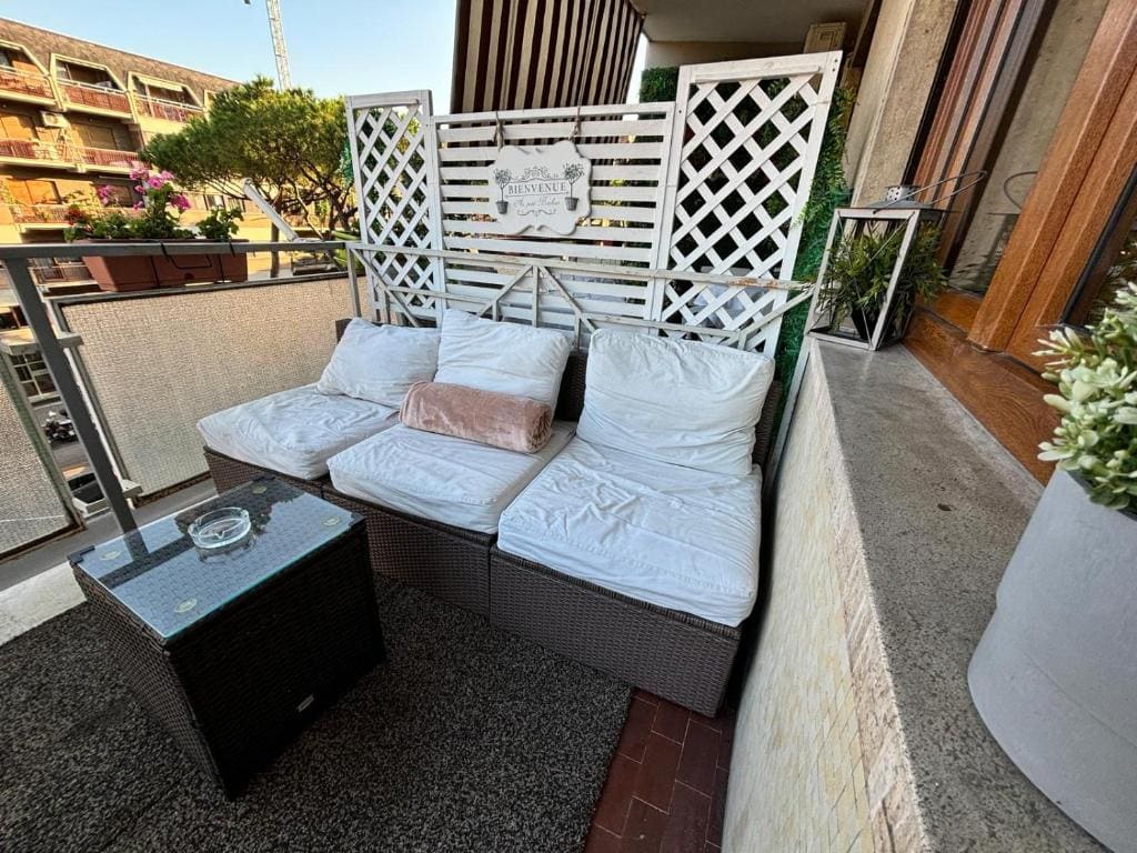 King Room with Balcony room - Image 1