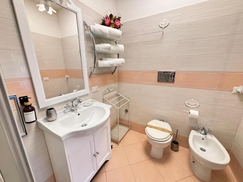 King Room with Balcony room - Image 3