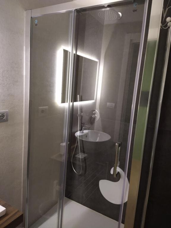 Double Room with Private Bathroom room - Image 2