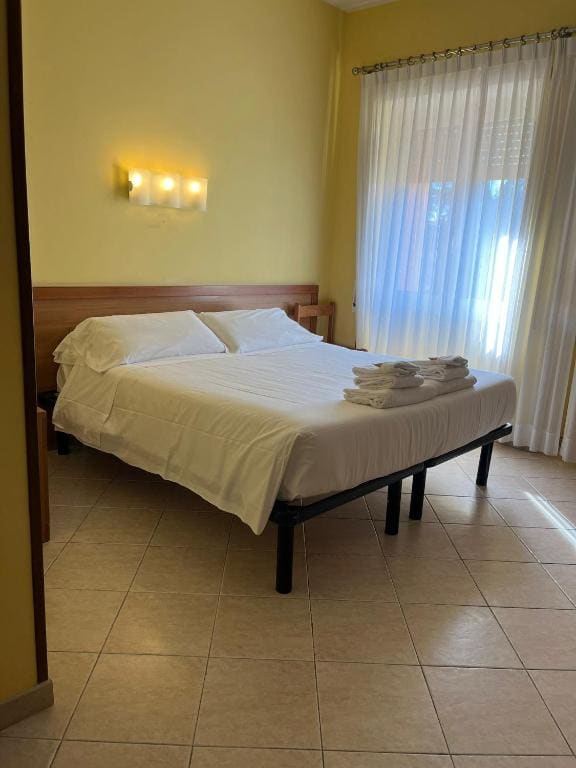 Deluxe Double or Twin Room room - Image 2