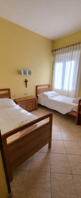Deluxe Double or Twin Room room - Image 3