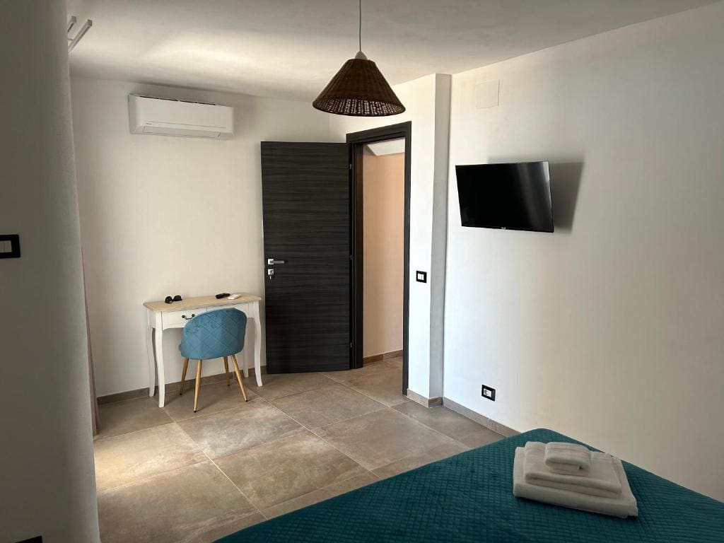 Double Room with Sea View room - Image 3