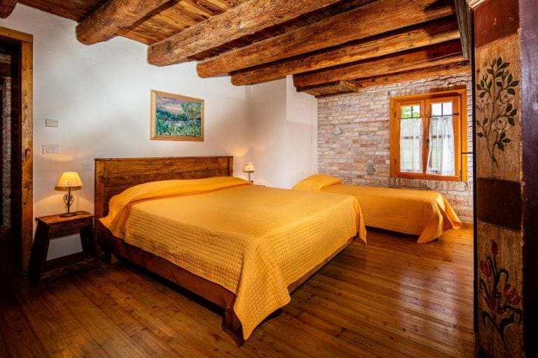 Classic Triple Room room - Image 2