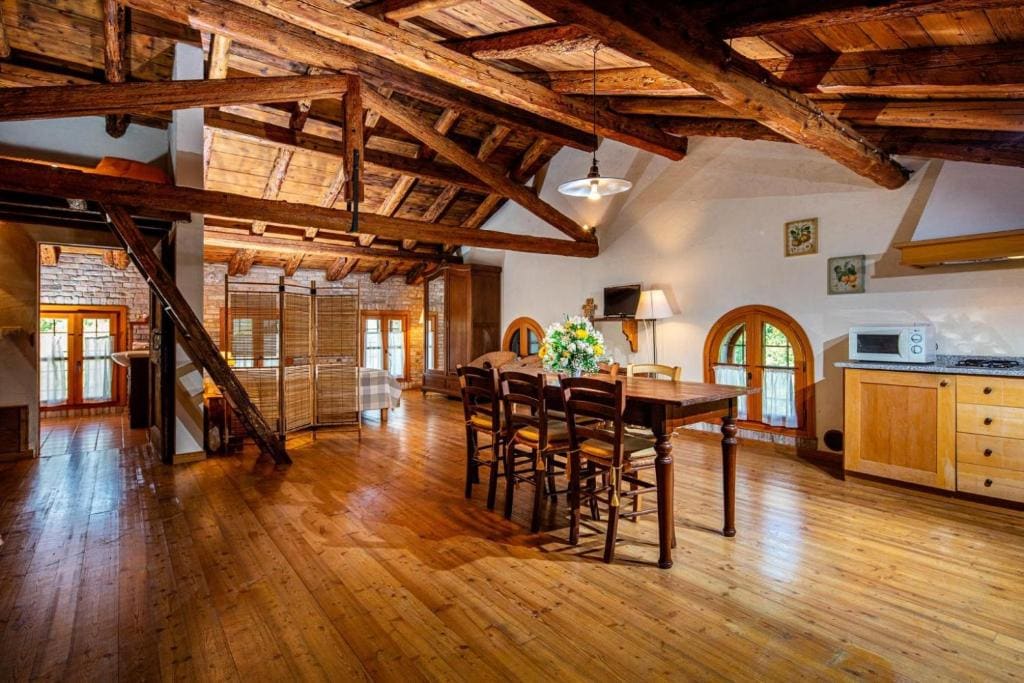 Deluxe Family Room room - Image 1