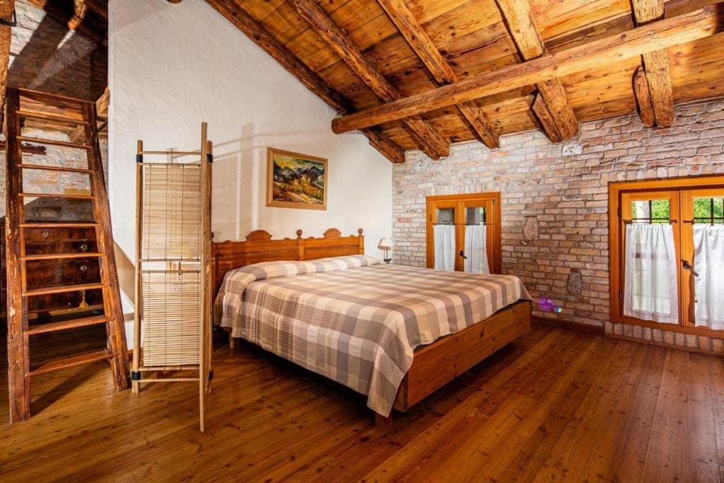 Deluxe Family Room room - Image 2