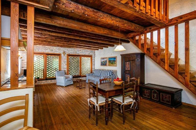 Standard Family Room room - Image 1