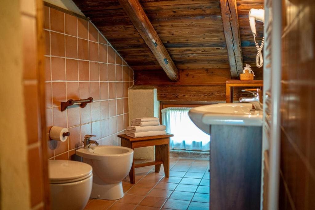 Standard Quadruple Room room - Image 1