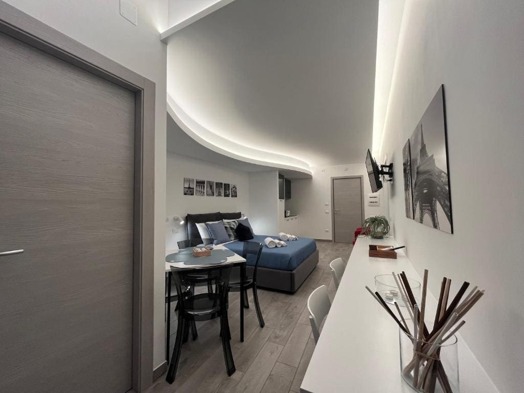 Large Double Room room - Image 3
