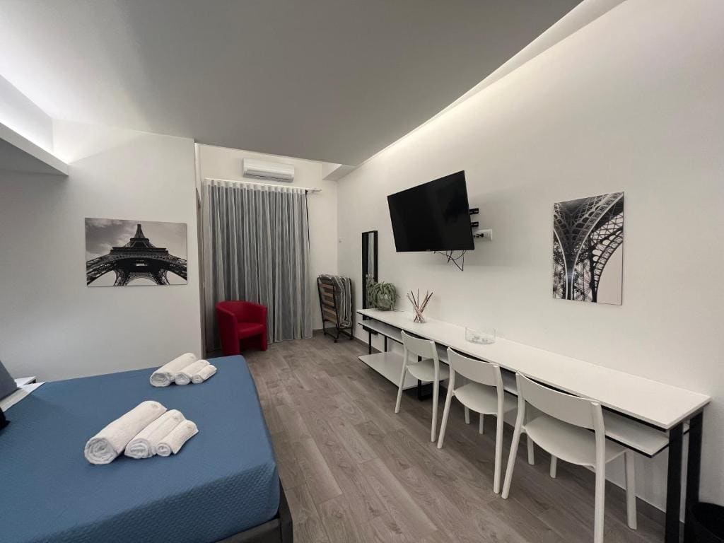 Large Double Room room - Image 2