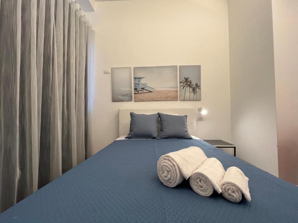 Large Single Room room - Image 1