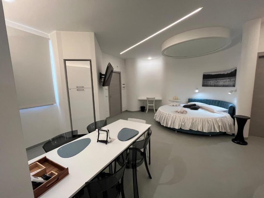 Queen Room with Spa Bath room - Image 2
