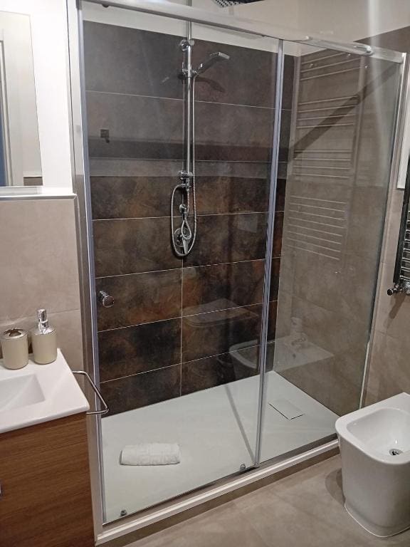 Double Room with Private Bathroom room - Image 1