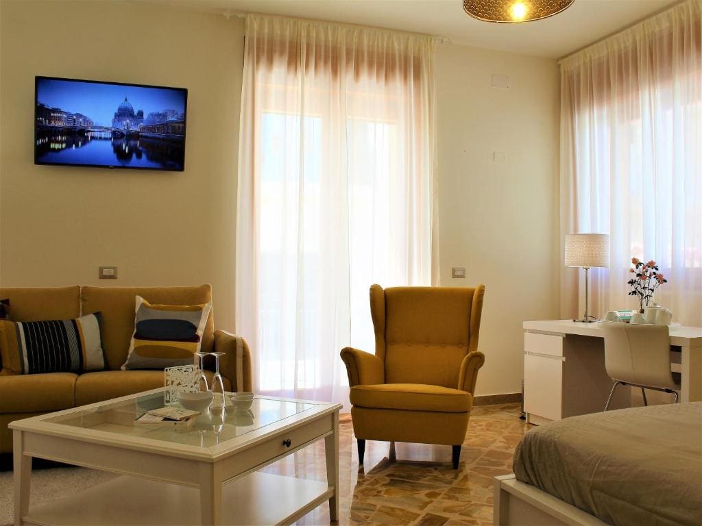 Junior Suite with Balcony room - Image 2