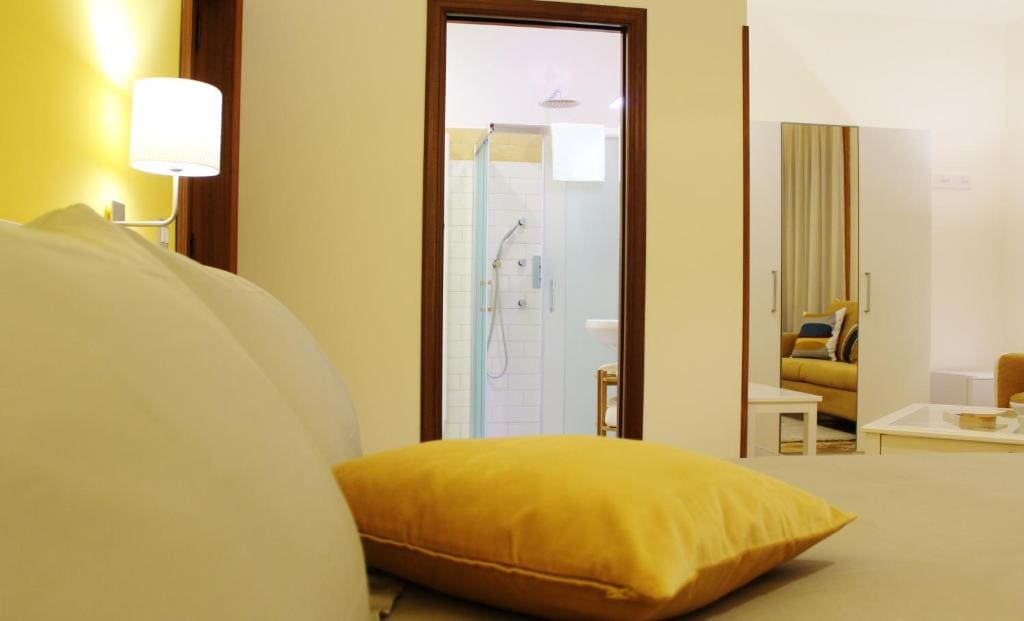 Junior Suite with Balcony room - Image 3