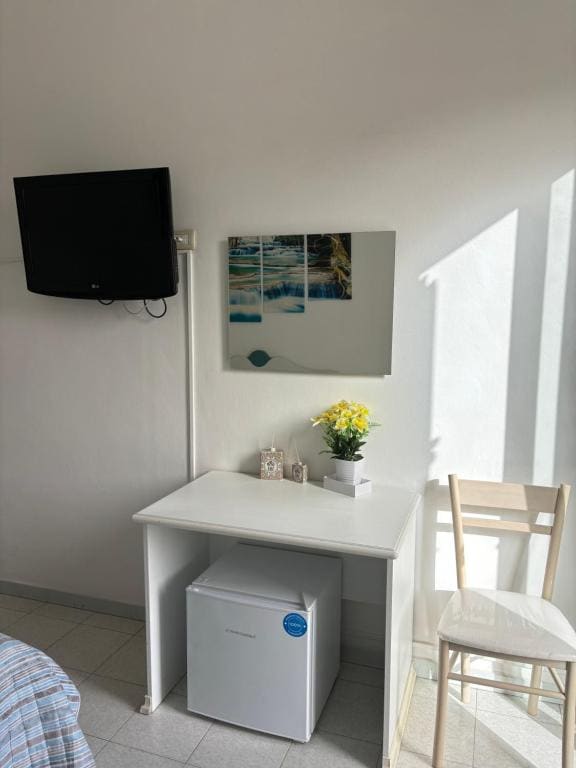 Deluxe Double Room with Balcony room - Image 3