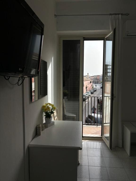 Deluxe Double Room with Balcony room - Image 2