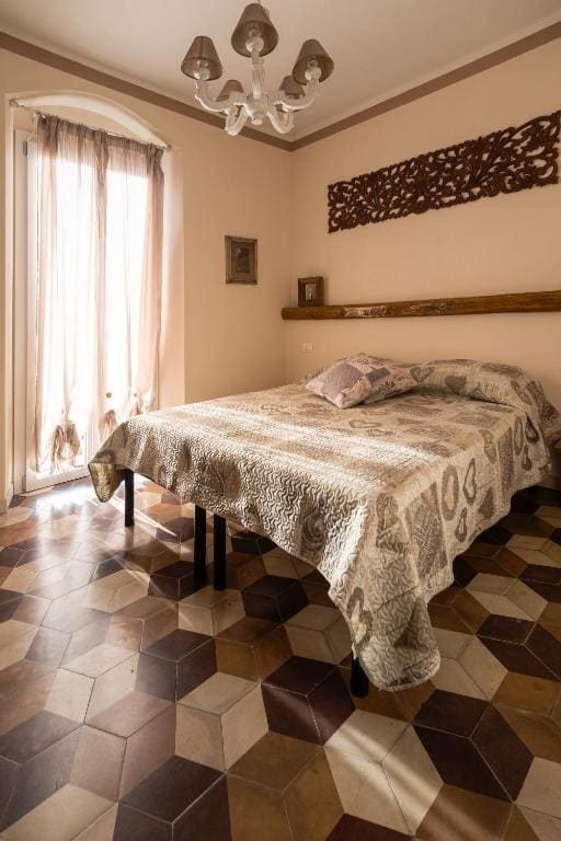 Small Twin Room room - Image 2