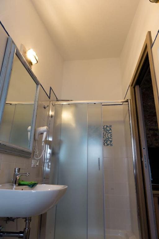 Standard Double Room room - Image 3