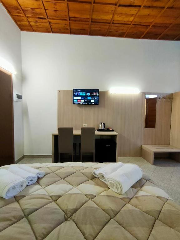 Deluxe Double or Twin Room room - Image 2
