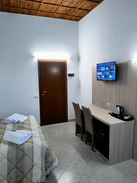 Deluxe Double or Twin Room room - Image 3
