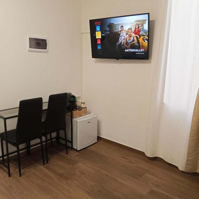 Double Room with Private Bathroom room - Image 3
