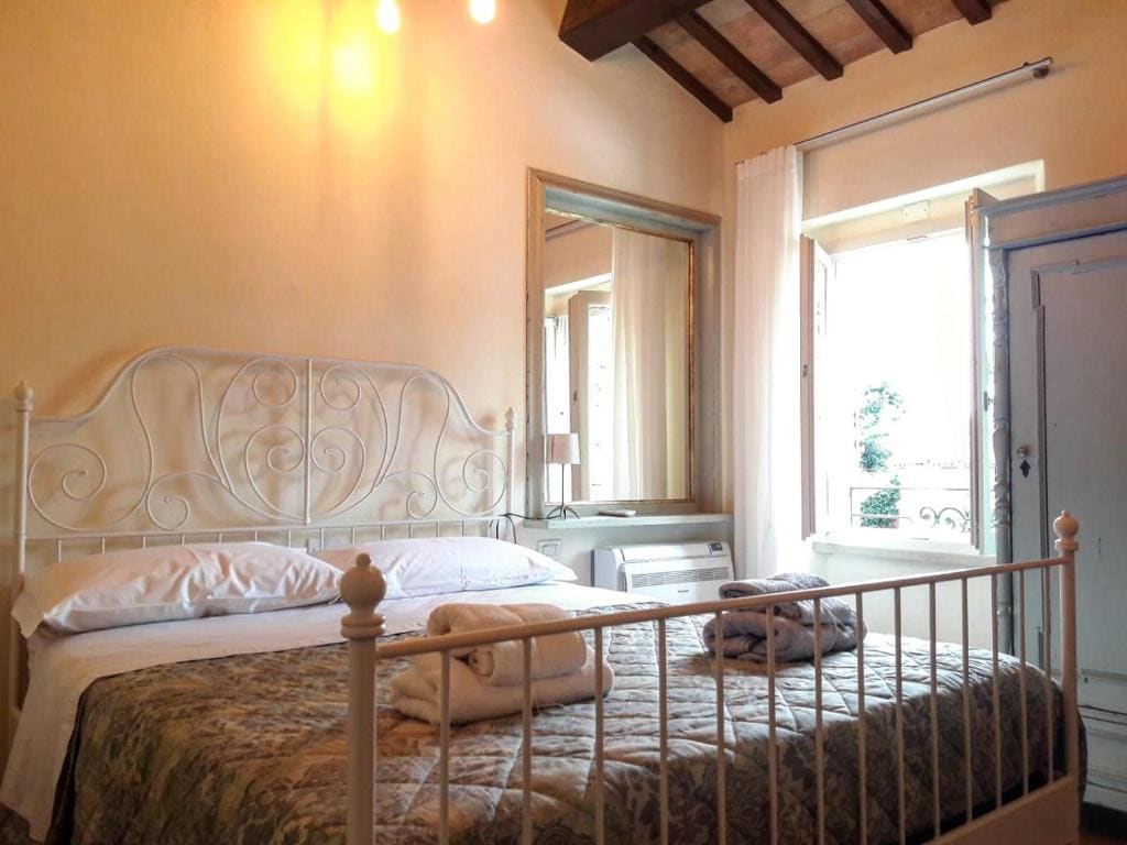 Deluxe Room room - Image 1