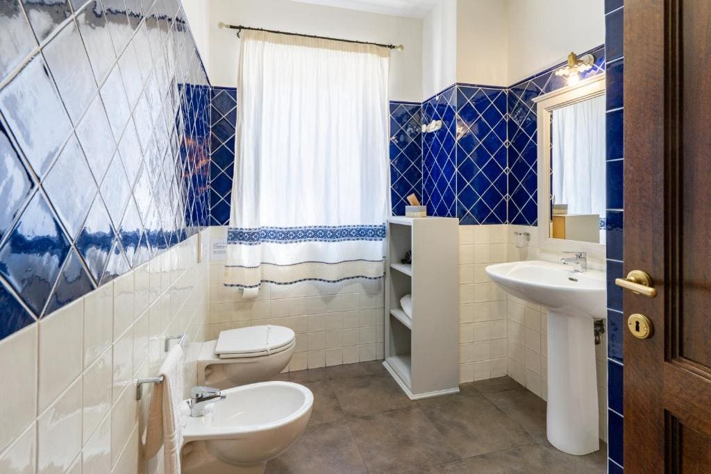 One-Bedroom Suite with Balcony room - Image 1